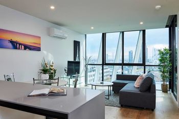 Stunning Harbour & City View Loft - Tourism Hervey Bay 0