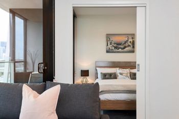 Stunning Harbour & City View Loft - Tourism Hervey Bay 6