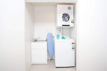 Designer Executive Apartment + Parking Near Train - Tourism Hervey Bay 4