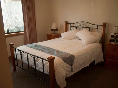 Twin Pines Cottage On Lansdowne - Hervey Bay Accommodation 3