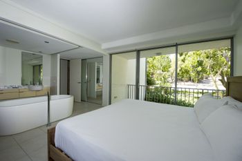 Blue On Blue Apartment 811 - Hervey Bay Accommodation 0