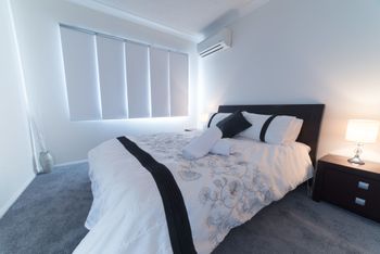 1 Bedroom Gold Coast Beachside Apt W AC + Parking - Hervey Bay Accommodation 2