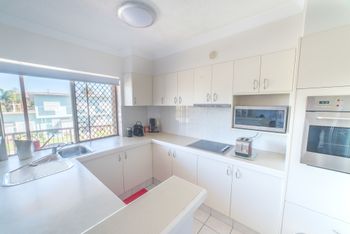 1 Bedroom Gold Coast Beachside Apt W AC + Parking - Hervey Bay Accommodation 4