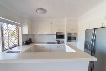 1 Bedroom Gold Coast Beachside Apt W AC + Parking - Hervey Bay Accommodation 1