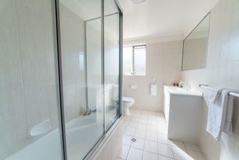 1 Bedroom Gold Coast Beachside Apt W AC + Parking - Hervey Bay Accommodation 5