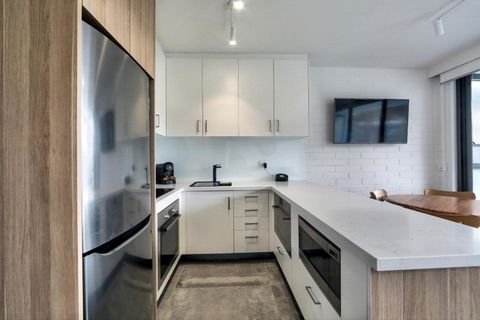 Snow Ski Apartments 23 - Tourism Hervey Bay 4