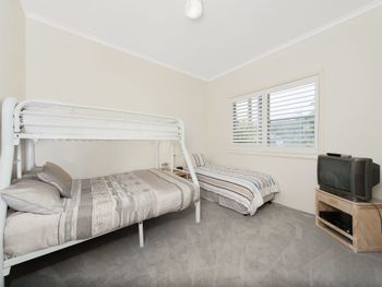 Sandy Point Road Unit 337 265 Pacific Blue - Hervey Bay Accommodation 2