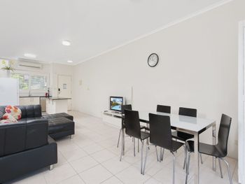 Sandy Point Road Unit 337 265 Pacific Blue - Hervey Bay Accommodation 3