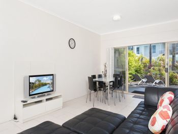 Sandy Point Road Unit 337 265 Pacific Blue - Hervey Bay Accommodation 1