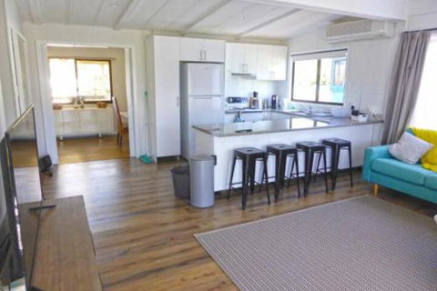 The Relax Shack At Culburra Beach Sleeps 7 - Hervey Bay Accommodation 7