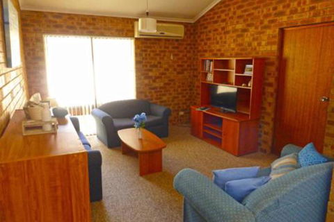 Dolphins Delight At Culburra Beach - Tourism Hervey Bay 0