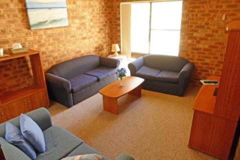 Dolphins Delight At Culburra Beach - Tourism Hervey Bay 6