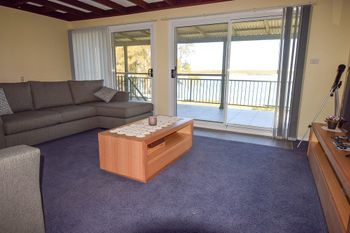 Diamond Lake House - Hervey Bay Accommodation 2