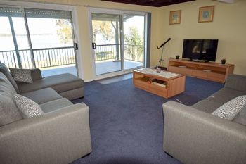 Diamond Lake House - Hervey Bay Accommodation 3