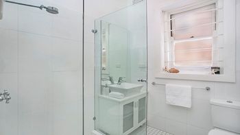 The Apartment Service LB002 - Tourism Hervey Bay 3