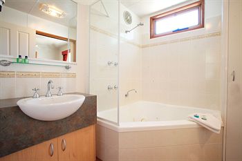 Yarraby Holiday Park - Hervey Bay Accommodation 1