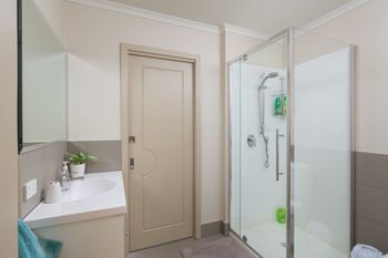 The Executive B & B - Tourism Hervey Bay 6