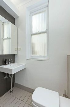 Spacious One Bedroom Heart Of Potts Point H333 - Hervey Bay Accommodation 3