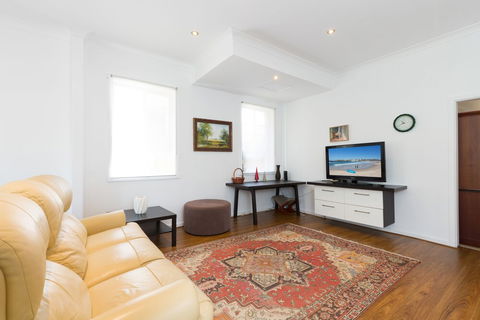 Pelicanstay Holiday Home Bondi Beach - Hervey Bay Accommodation 1