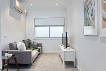 Open & Flowy 1 Bedroom Apartment In Chadstone - Hervey Bay Accommodation 0