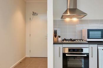 Open & Flowy 1 Bedroom Apartment In Chadstone - Hervey Bay Accommodation 1