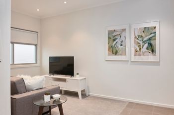 Open & Flowy 1 Bedroom Apartment In Chadstone - Hervey Bay Accommodation 3