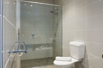 Open & Flowy 1 Bedroom Apartment In Chadstone - Hervey Bay Accommodation 5