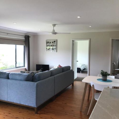 WAVES At MOLLYMOOK - Hervey Bay Accommodation 2