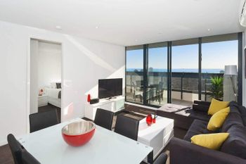 Executive Bay Views St. Kilda - Hervey Bay Accommodation 0