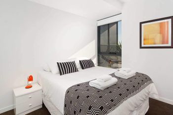 Executive Bay Views St. Kilda - Hervey Bay Accommodation 2