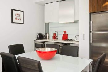 Executive Bay Views St. Kilda - Hervey Bay Accommodation 1