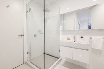 Iris Apartments By Ready Set Host - Hervey Bay Accommodation 6