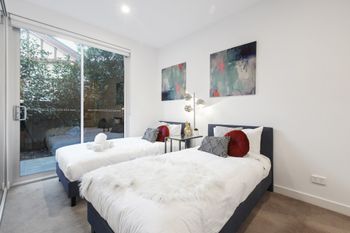Iris Apartments By Ready Set Host - Hervey Bay Accommodation 4