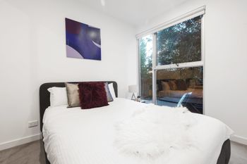 Iris Apartments By Ready Set Host - Hervey Bay Accommodation 5