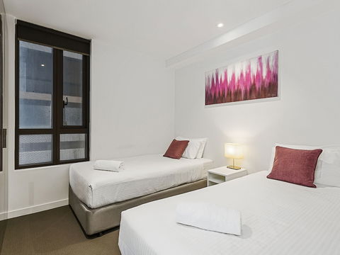 CHARLOTTE Manhatten Building Near Spencer St. & Southern Cross Station - Hervey Bay Accommodation 0