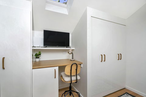 Private Garden Apartment Minutes Walk To Station NBN01 - Hervey Bay Accommodation 1