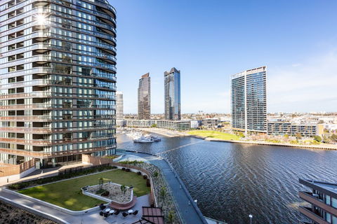 Sabrina, 2BDR Docklands Apartment - Tourism Hervey Bay 0