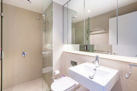 Sabrina, 2BDR Docklands Apartment - Tourism Hervey Bay 5