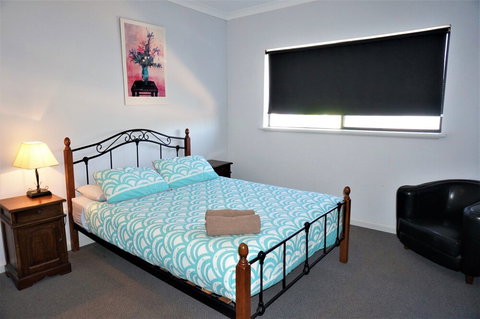 Ningaloo Breeze Villa 10 - Hervey Bay Accommodation 1
