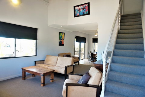 Ningaloo Breeze Villa 10 - Hervey Bay Accommodation 0