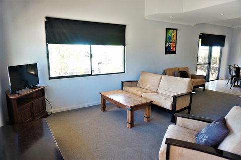 Ningaloo Breeze Villa 10 - Hervey Bay Accommodation 3