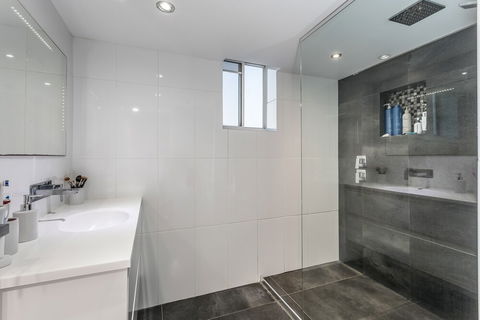 Penthouse On Suttons - Hervey Bay Accommodation 4