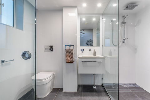 Penthouse On Suttons - Hervey Bay Accommodation 3