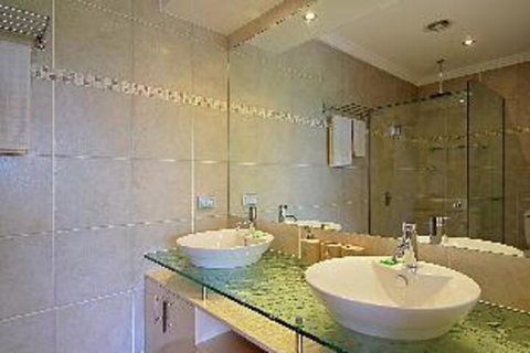 A PERFECT STAY 3 James Cook Apartments - Hervey Bay Accommodation 1