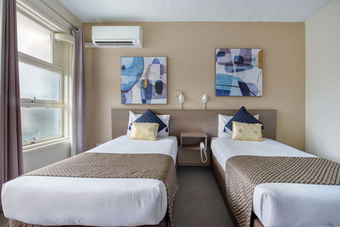 The Metropolitan Spring Hill - Hervey Bay Accommodation 6