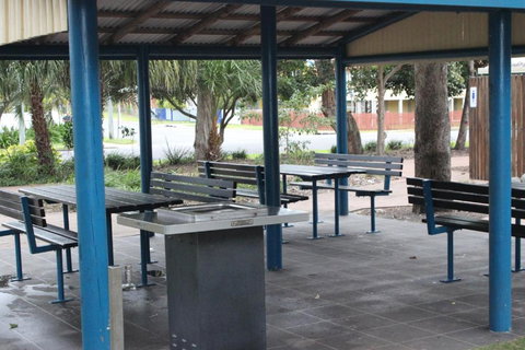 Five 3 Five - The Beachside Barracks - Tourism Hervey Bay 2