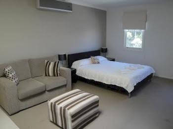 Queenscliff Inn - Hervey Bay Accommodation 0