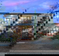 Villa De Marseilles - Melbourne - Hervey Bay Accommodation