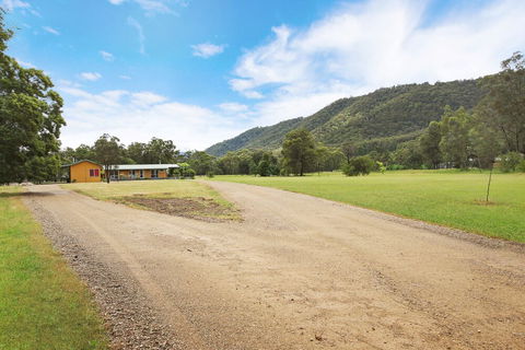 Feathertop Views And Dorm - Hervey Bay Accommodation 0