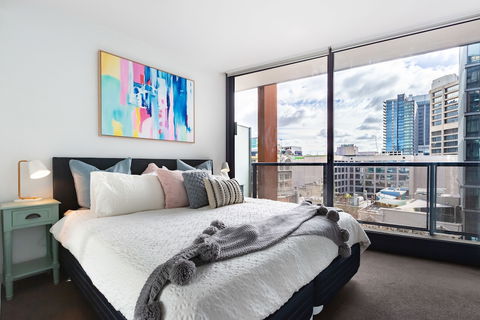 Ella, 1BDR Melbourne Apartment - Tourism Hervey Bay 3